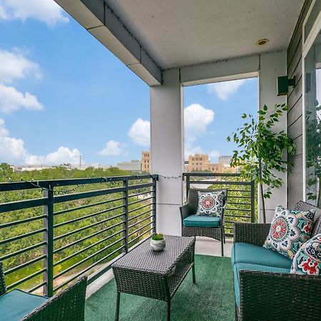 Beautiful Condo On Riverwalk W King Ste Free Parking Pet Friendly Centrally Located On The Riverwalk San Antonio Exteriér fotografie