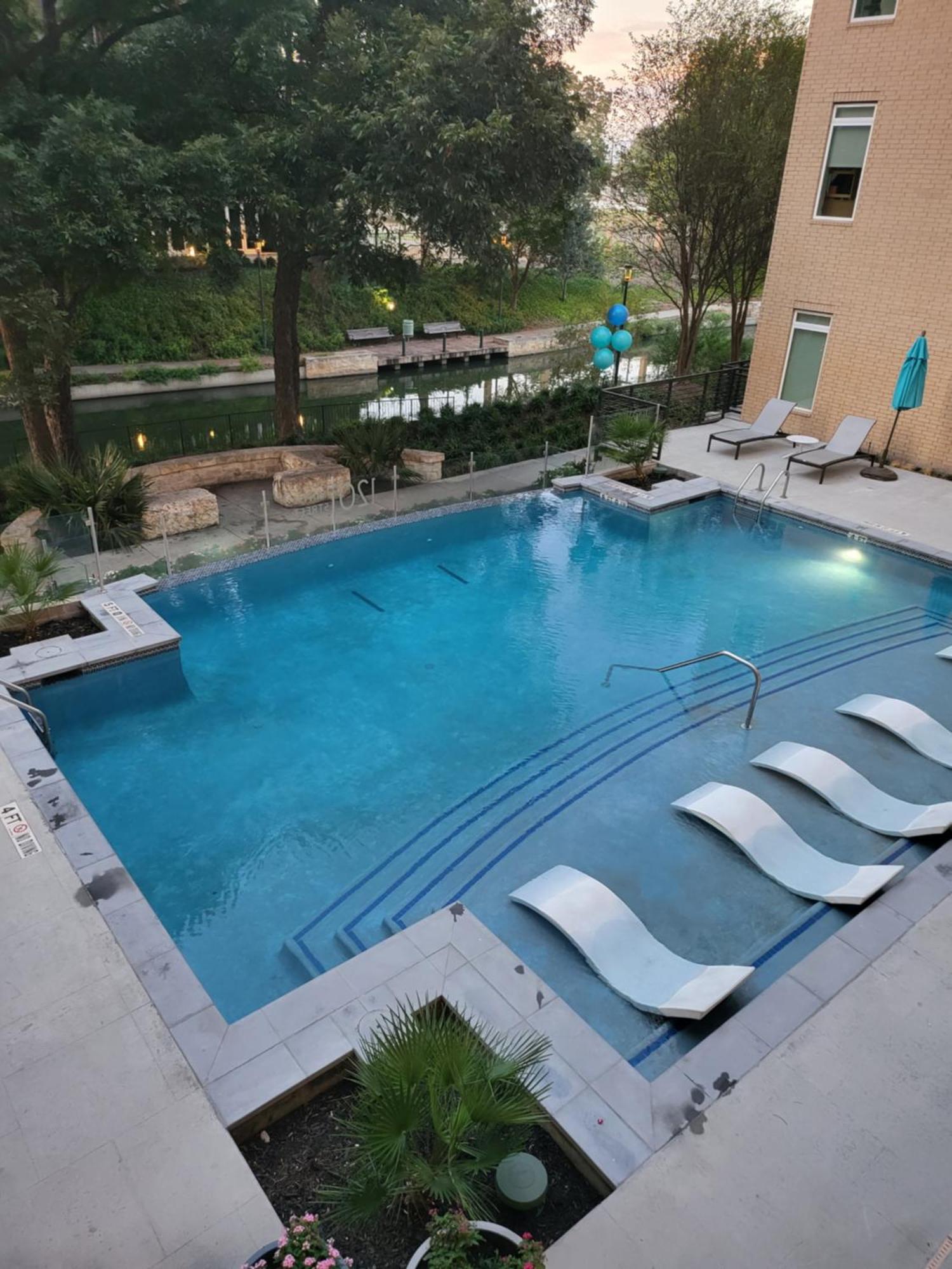 Beautiful Condo On Riverwalk W King Ste Free Parking Pet Friendly Centrally Located On The Riverwalk San Antonio Exteriér fotografie